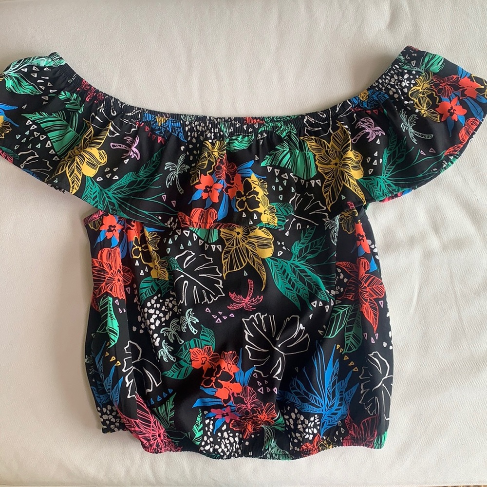 Breezy off the shoulder top. Perfect for Summer!